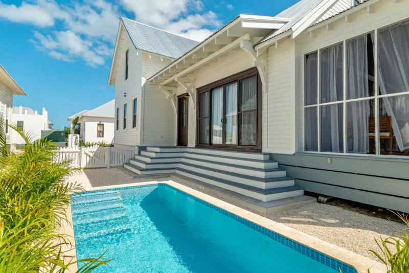 Luxury Villa vs. Boutique Hotel: Why Space and Privacy win in Belize
